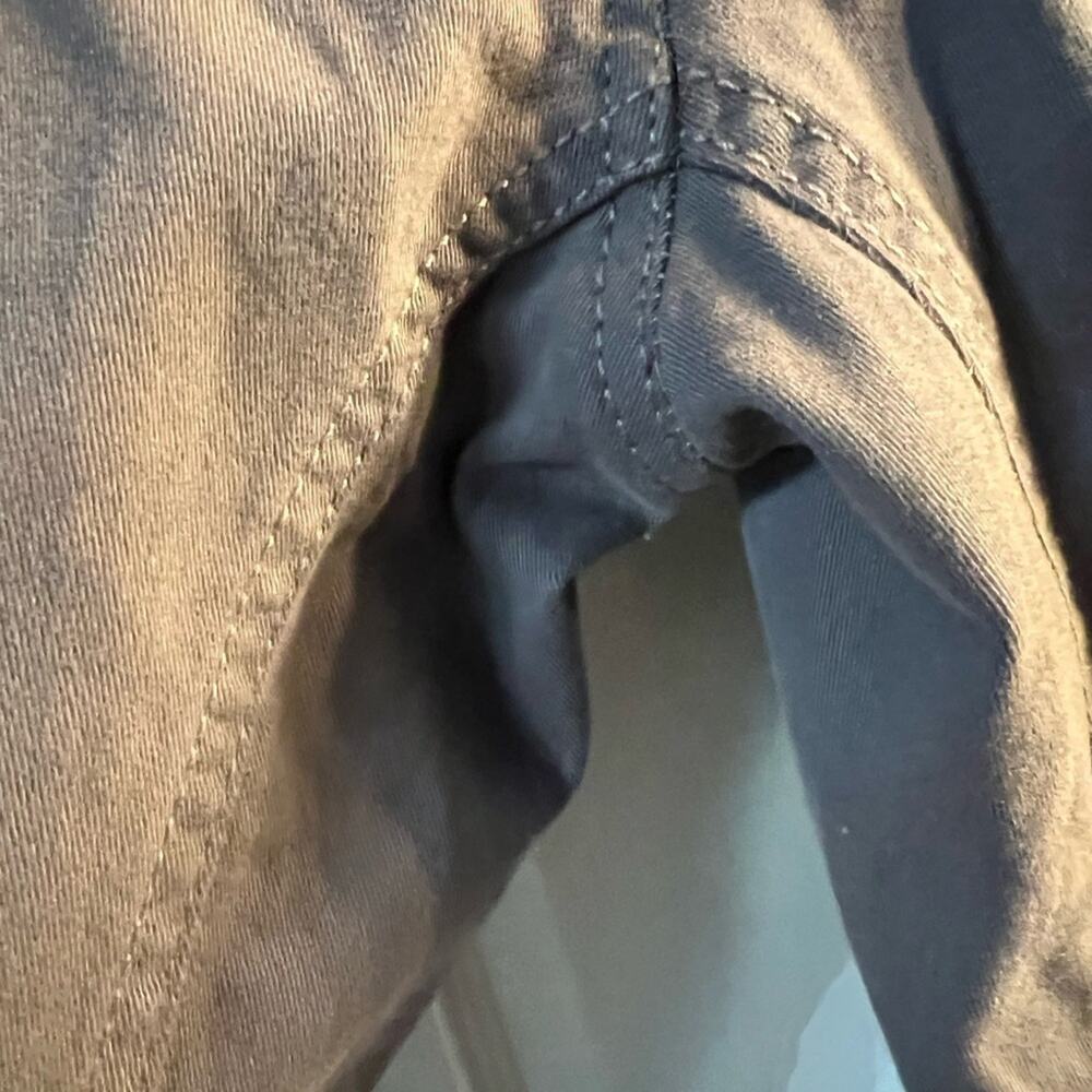 Silver Jeans Gray Cargo Pants with Modern Tapered Design Size 10 - Picture 8 of 9